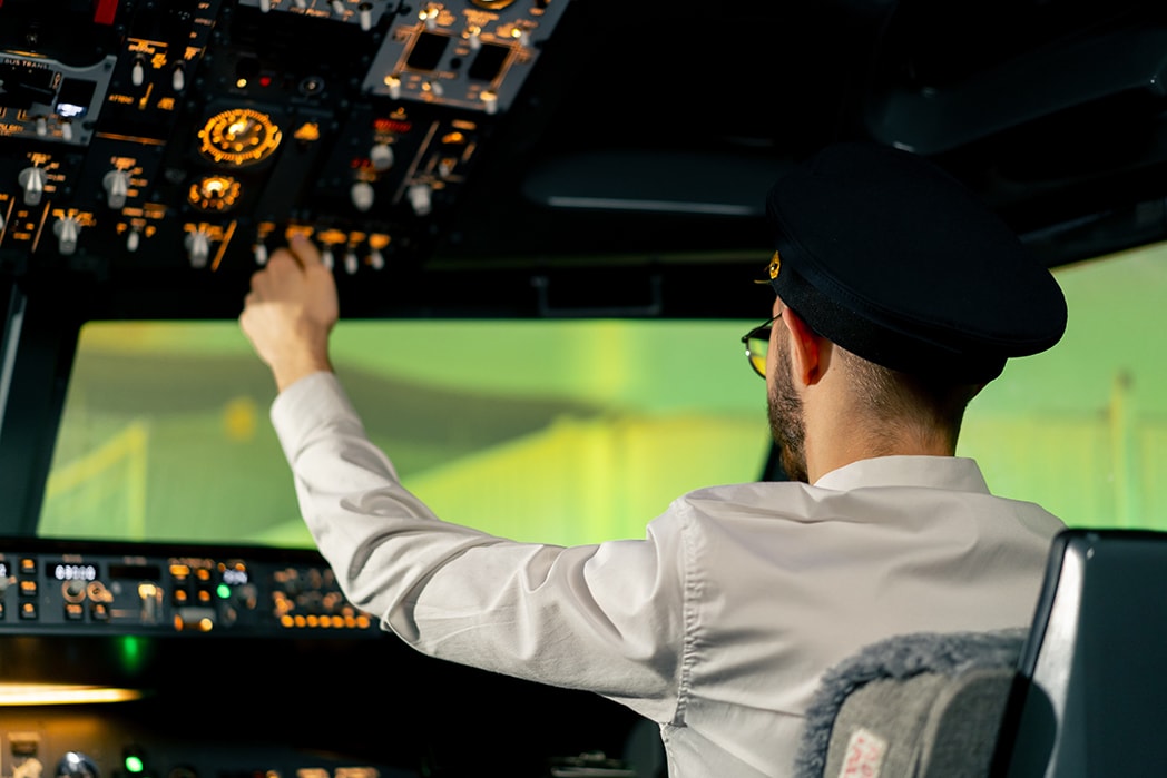 A student studying online for IFR training benefits.