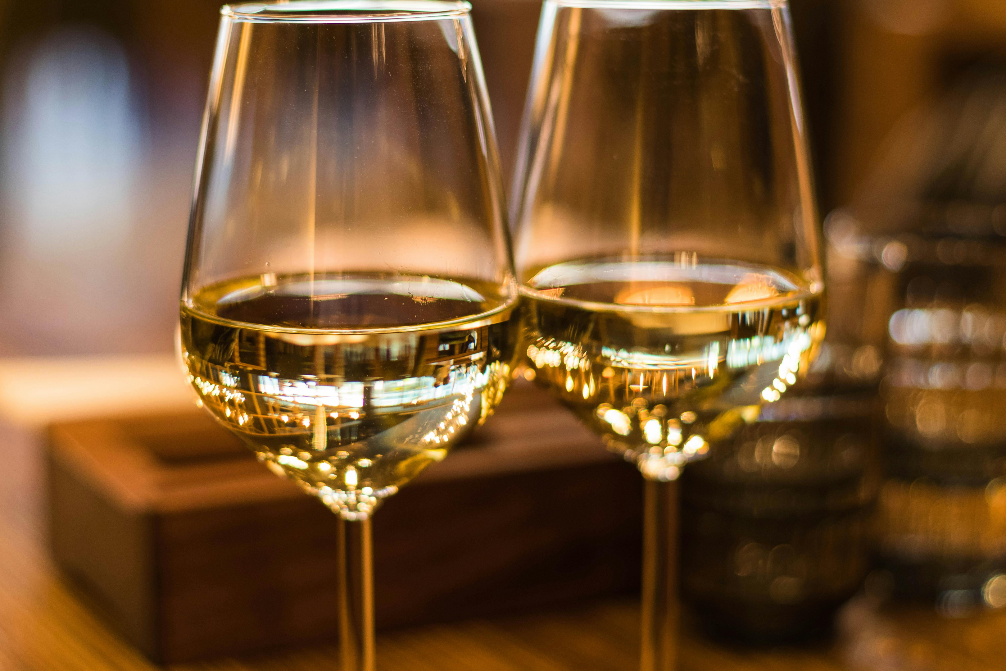 Hos oss på Tidblom Wines hittar du vitt vin som passar varje smak 