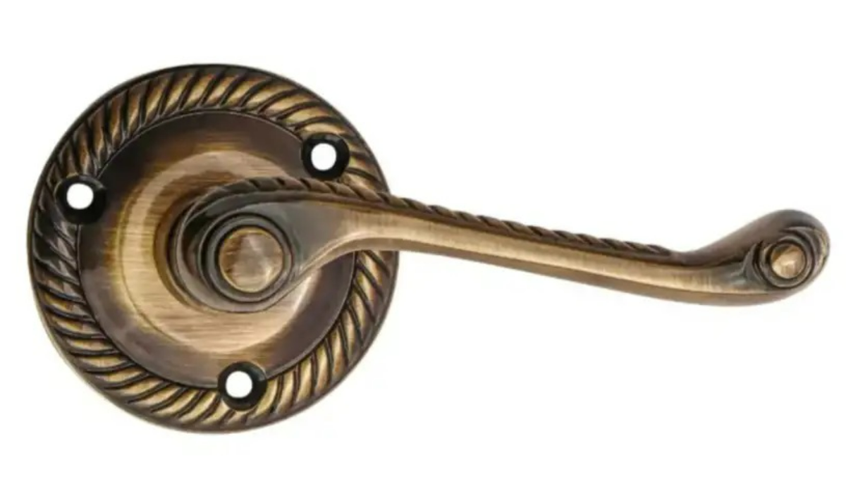 Period door furniture - door handles - brass door handle scroll