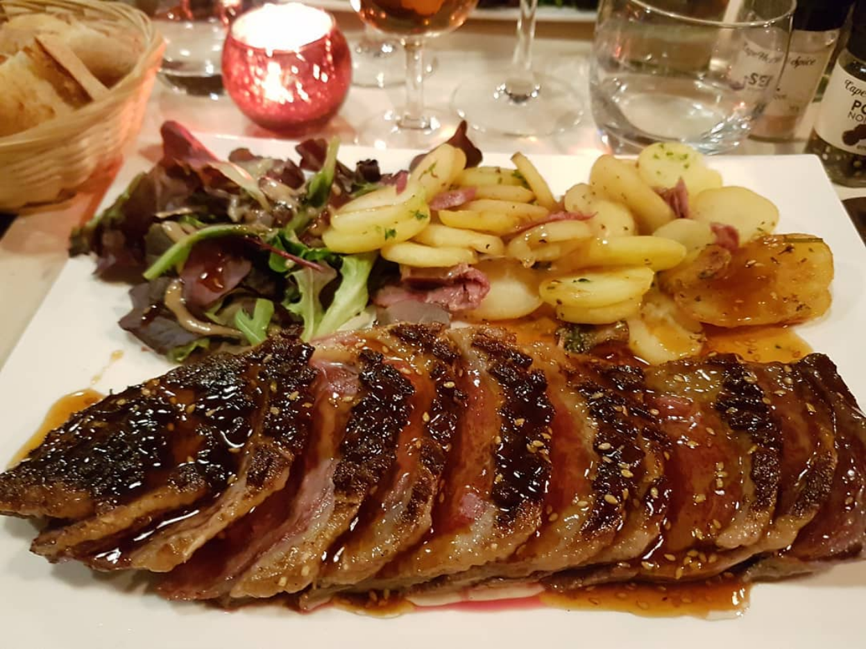 french dinner in paris restaurant 