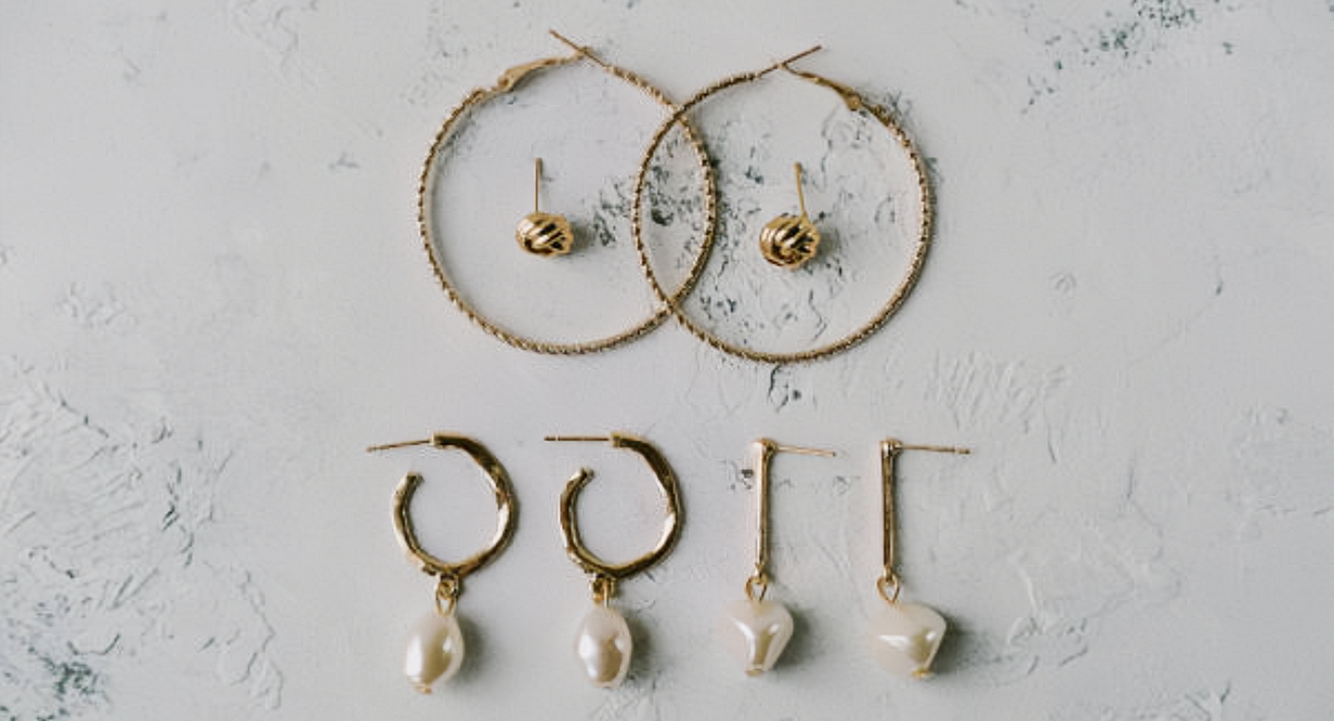 How to choose gold earrings in 2025?
