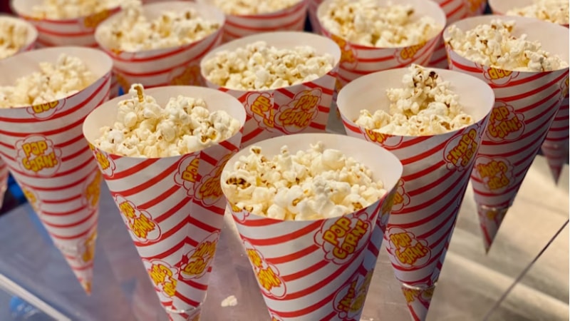 Cone-shaped popcorn box 