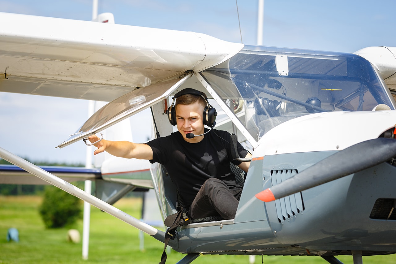 top flight schools Colorado pilot career