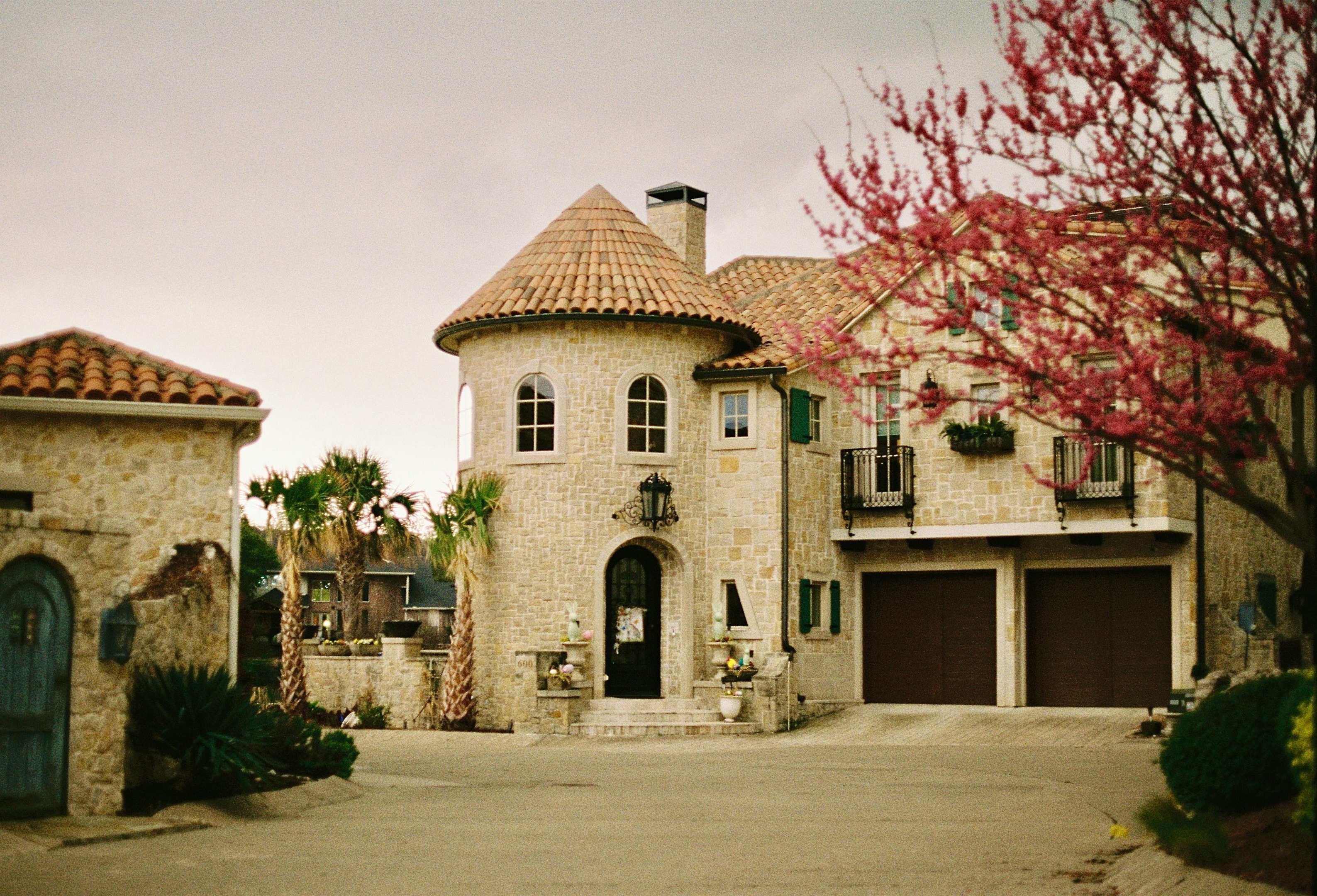Large single family house purchased by real estate investor in suburbs of Dallas, Texas. 