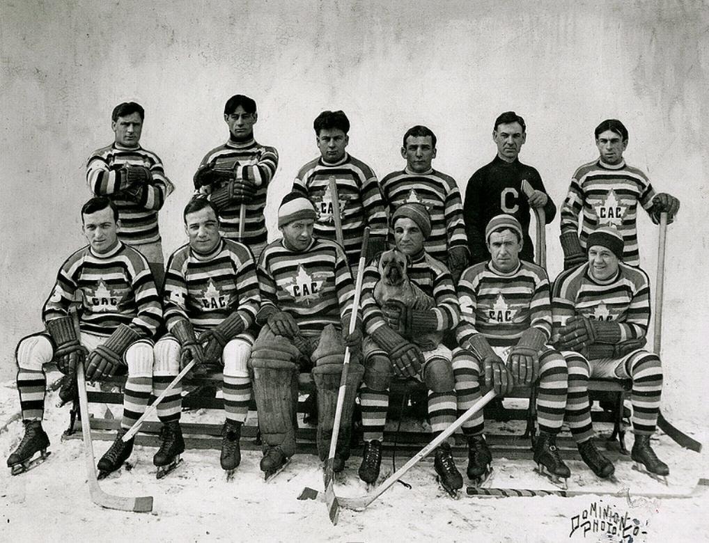 A team photo of the 1942 Canadiens.