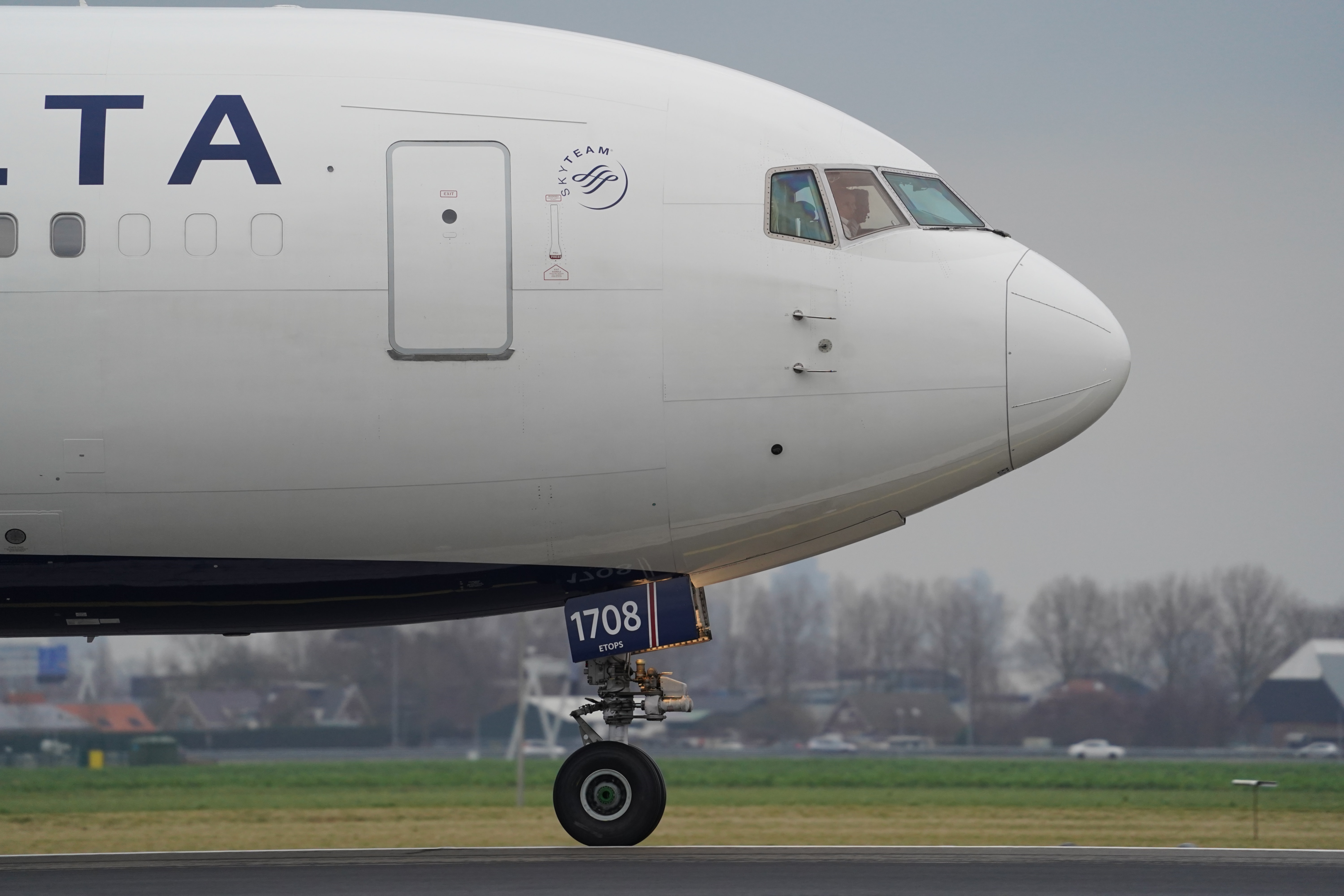 Delta airlines aircraft taxiing.