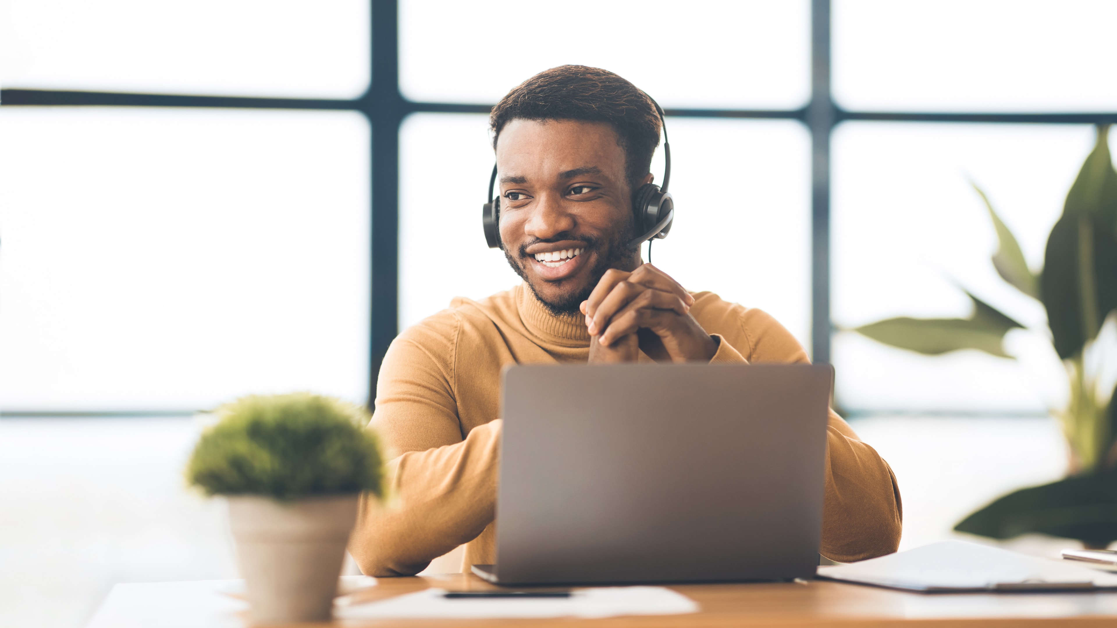 Using high quality earphones to boost productivity - corporate gift 