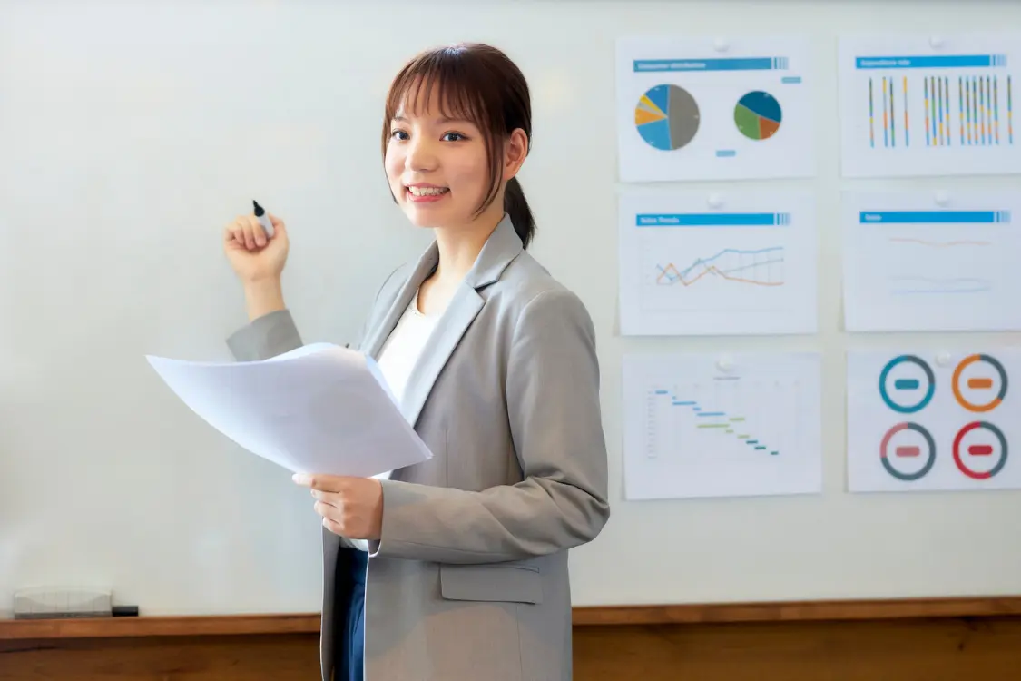 Business broker discussing marketing plan with client