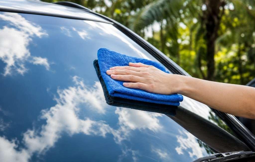 Cleaning window shield with microfiber cloth