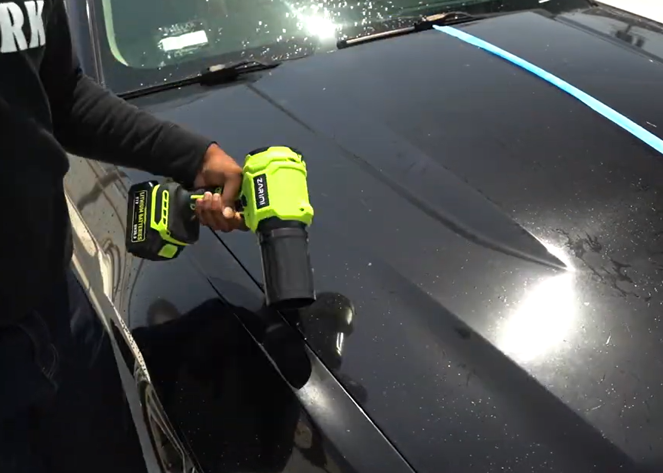 drying the car using Zarimi cordless leaf blower