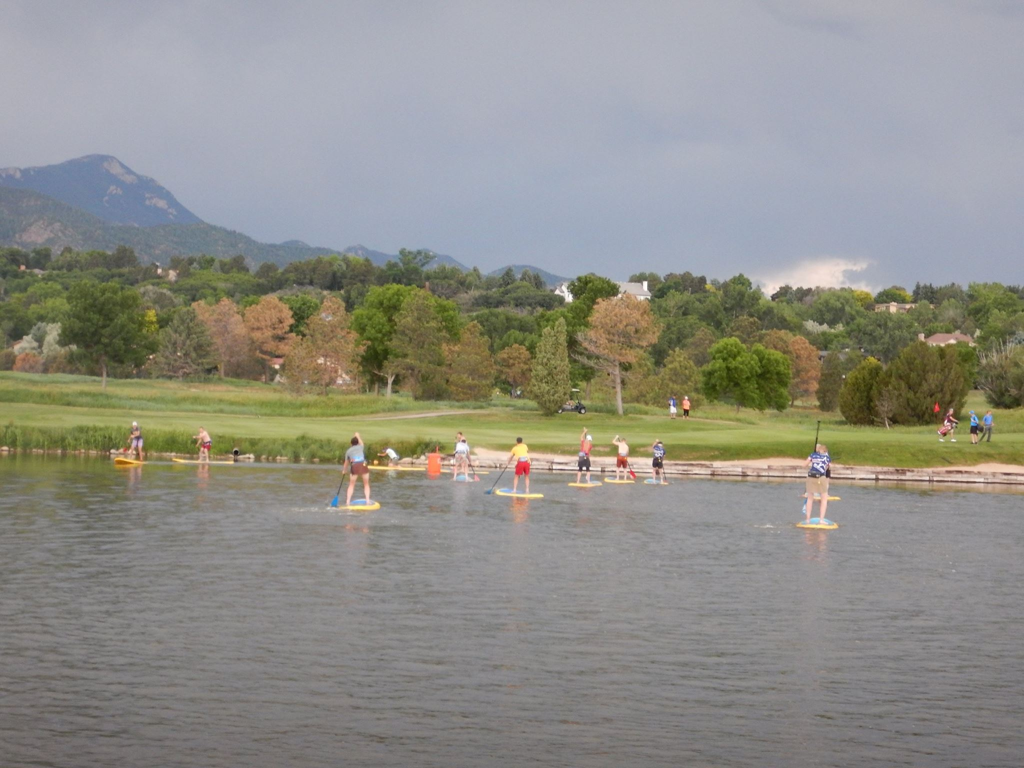 paddle board race