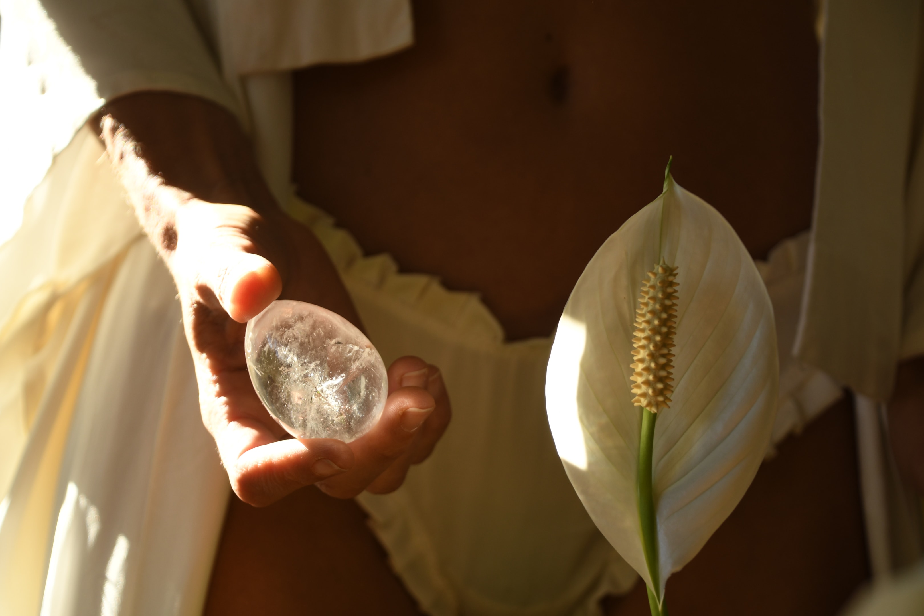 Vaginal egg for vaginal gas treatment