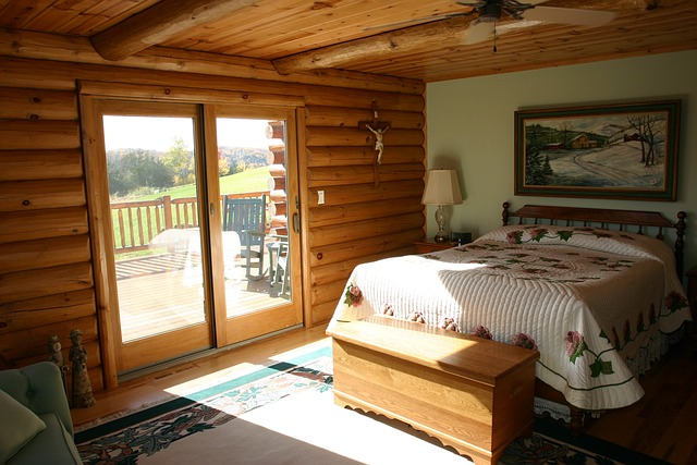 master bedroom, bed, logs