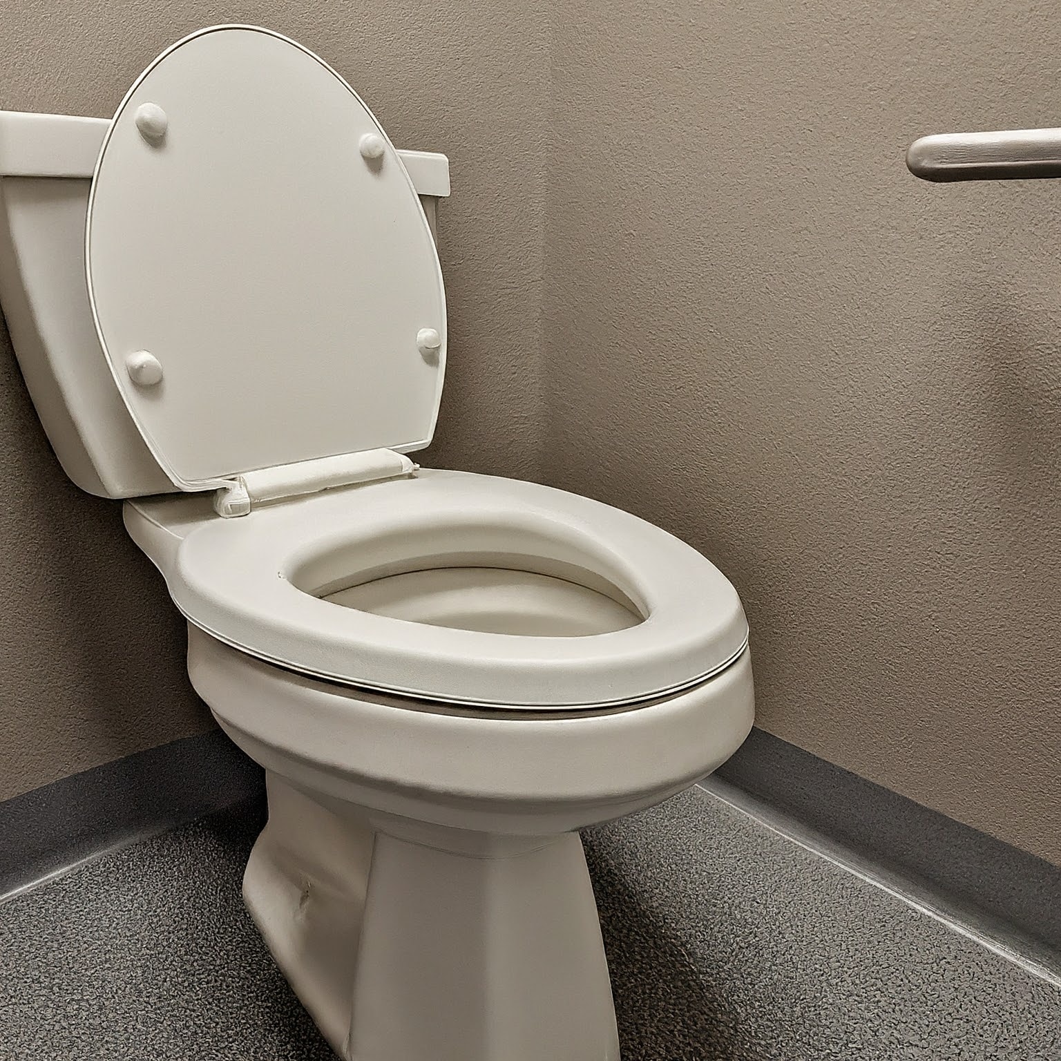 Benefits of Raised Toilet Seats for Accessibility