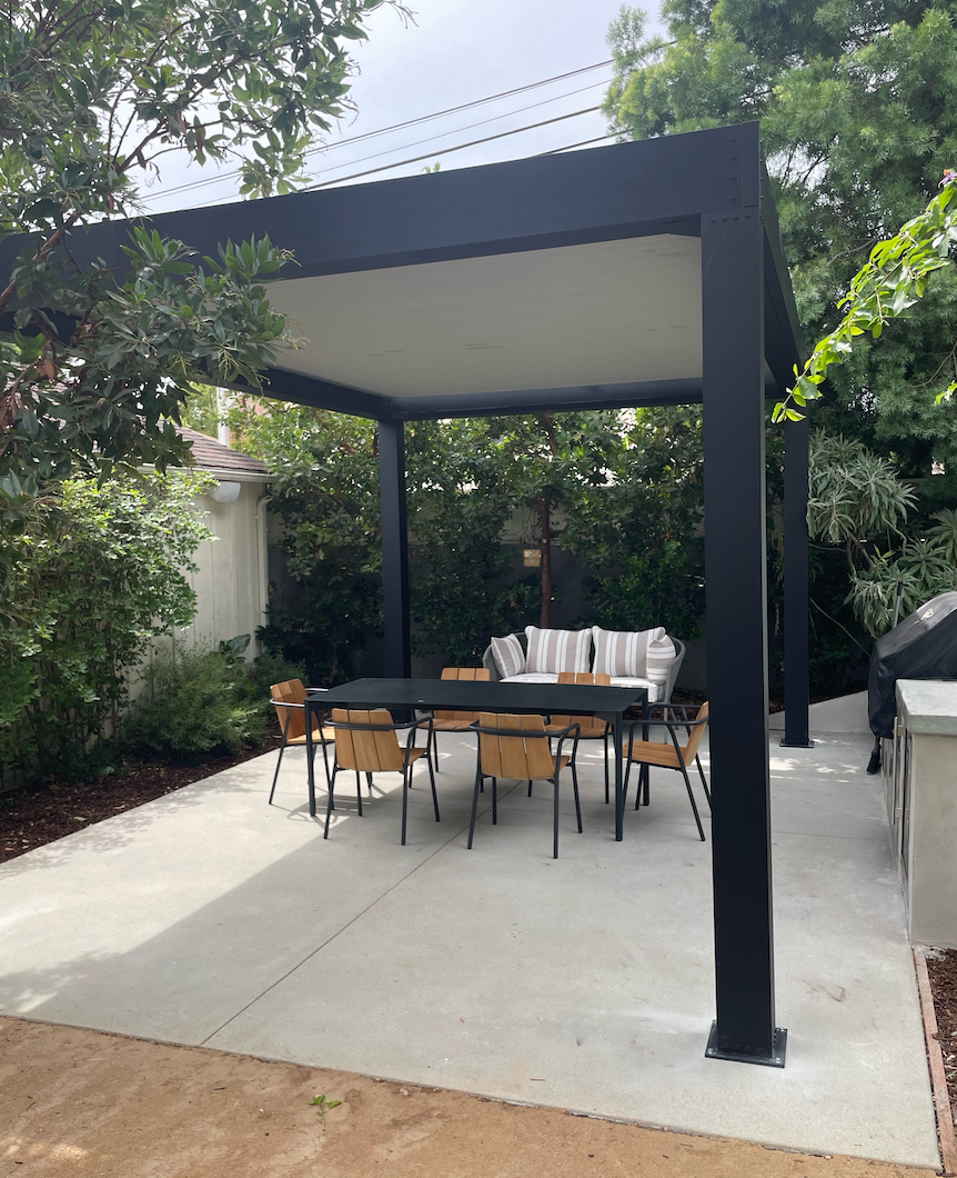 Outdoor Dining Space great pergola ide