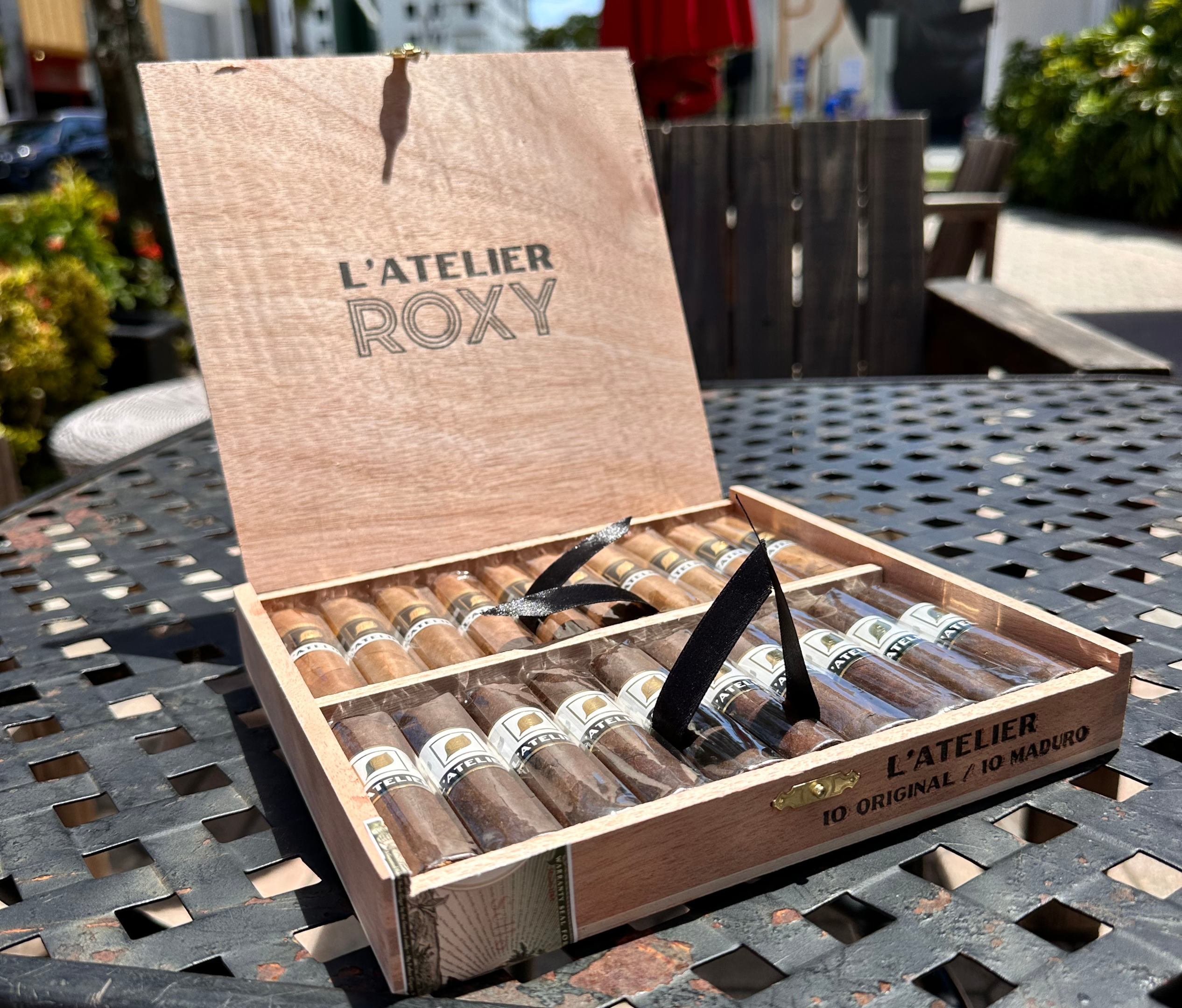 L'Atelier Roxy, a regular production cigar from Tatuaje