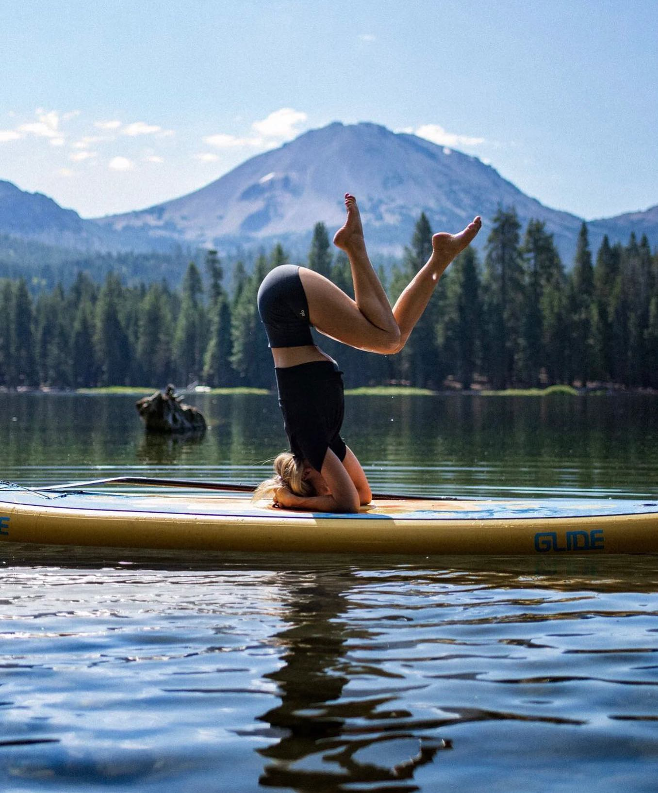 stand up paddleboard yoga experience 