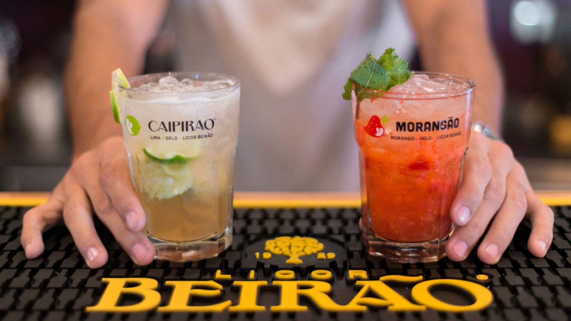 What Are The Benefits Of Using A Themed Mobile Bar Hire? -