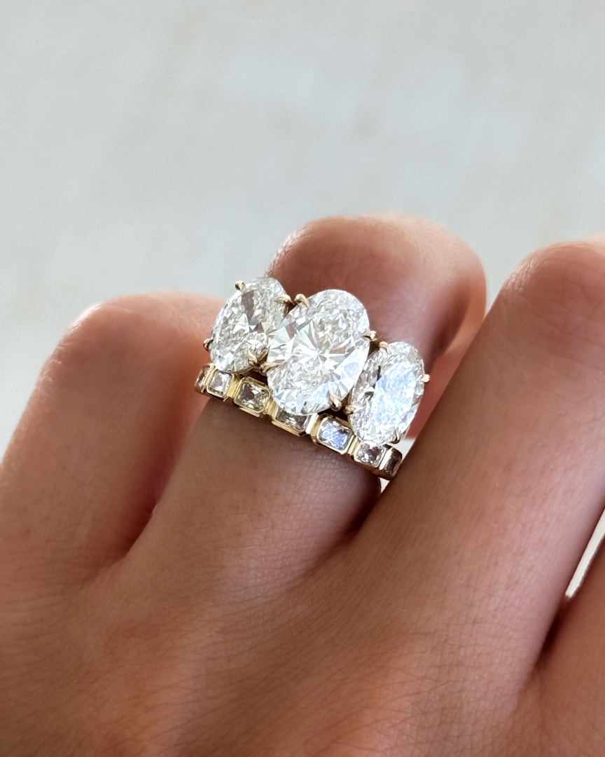 GOODSTONE Triad Engagement Ring With Oval Cut Diamonds