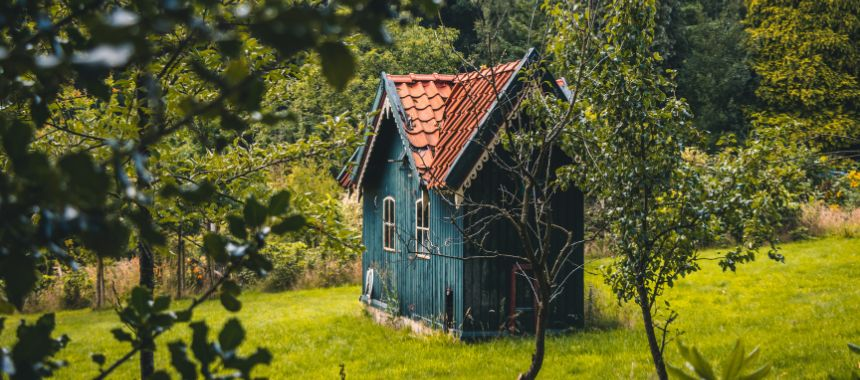 A tiny house in the middle of the woods. Source: Unsplash