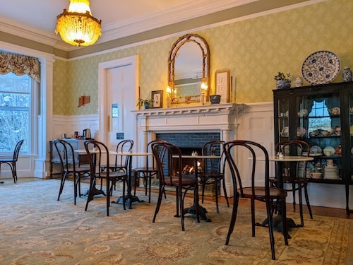 Cozy dining room serving seasonal dishes for breakfast at Stanton House Inn