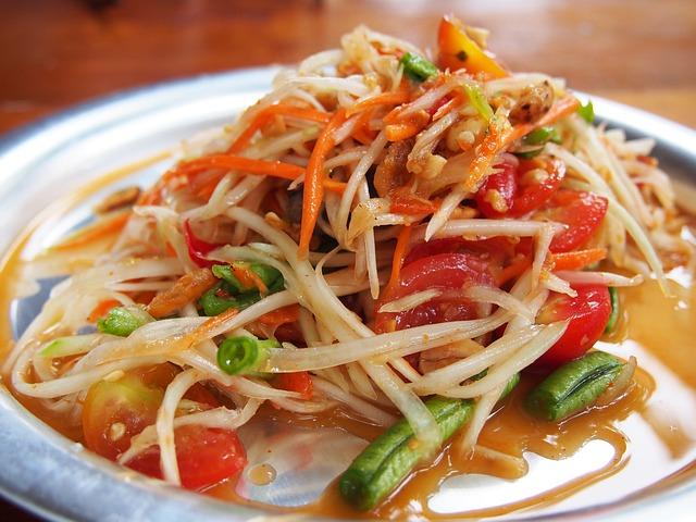 papaya salad, spicy flavors, food