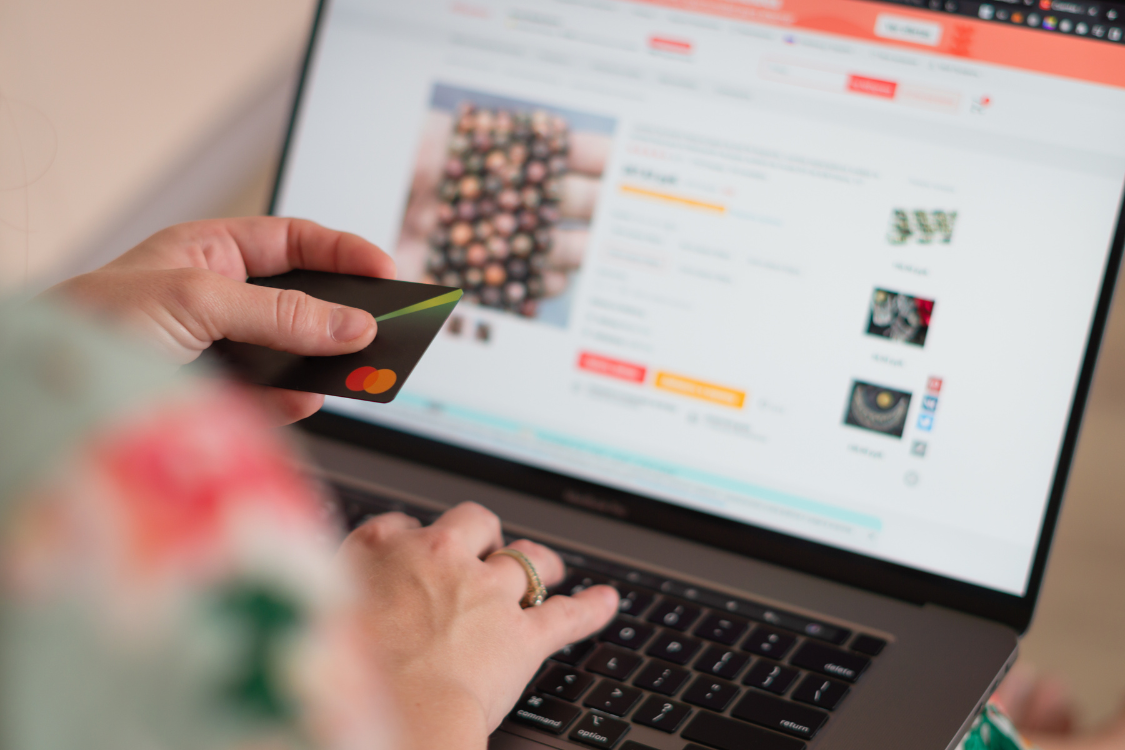 Customer purchasing supplements through an e-commerce website