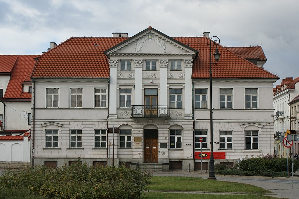 Biblioteka im. Zielińskich TNP w Płocku (źródło:https://commons.wikimedia.org/wiki/File:Bblioteka_im._Zeli%C5%84skich.jpg)