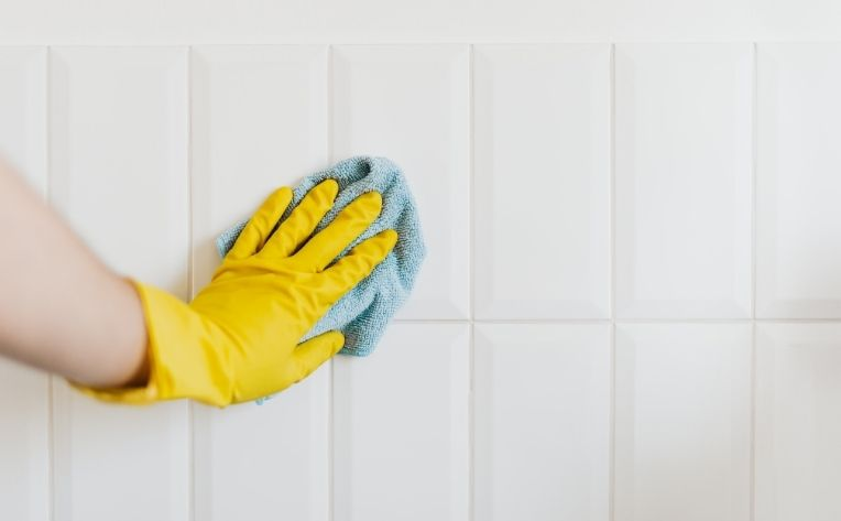 cleaning wall tile