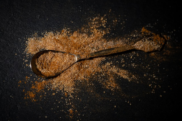 cinnamon, sugar, spoon