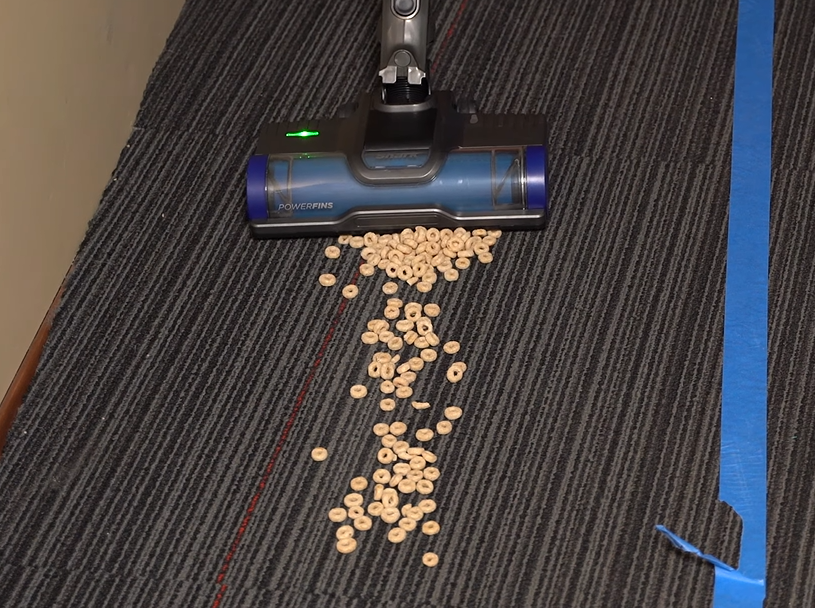 Shark iz340h picking up cereal on carpet