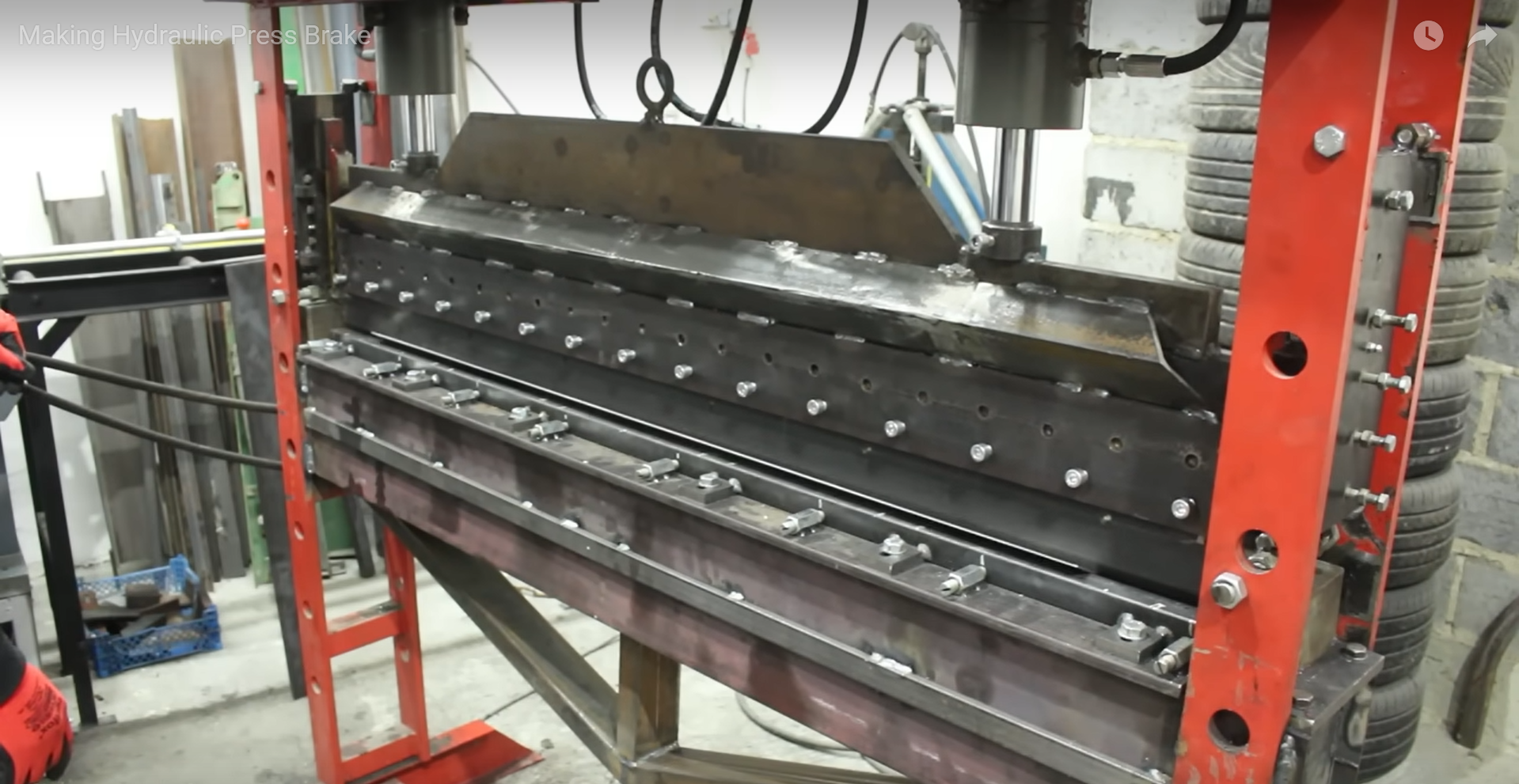 Hydraulic press brake