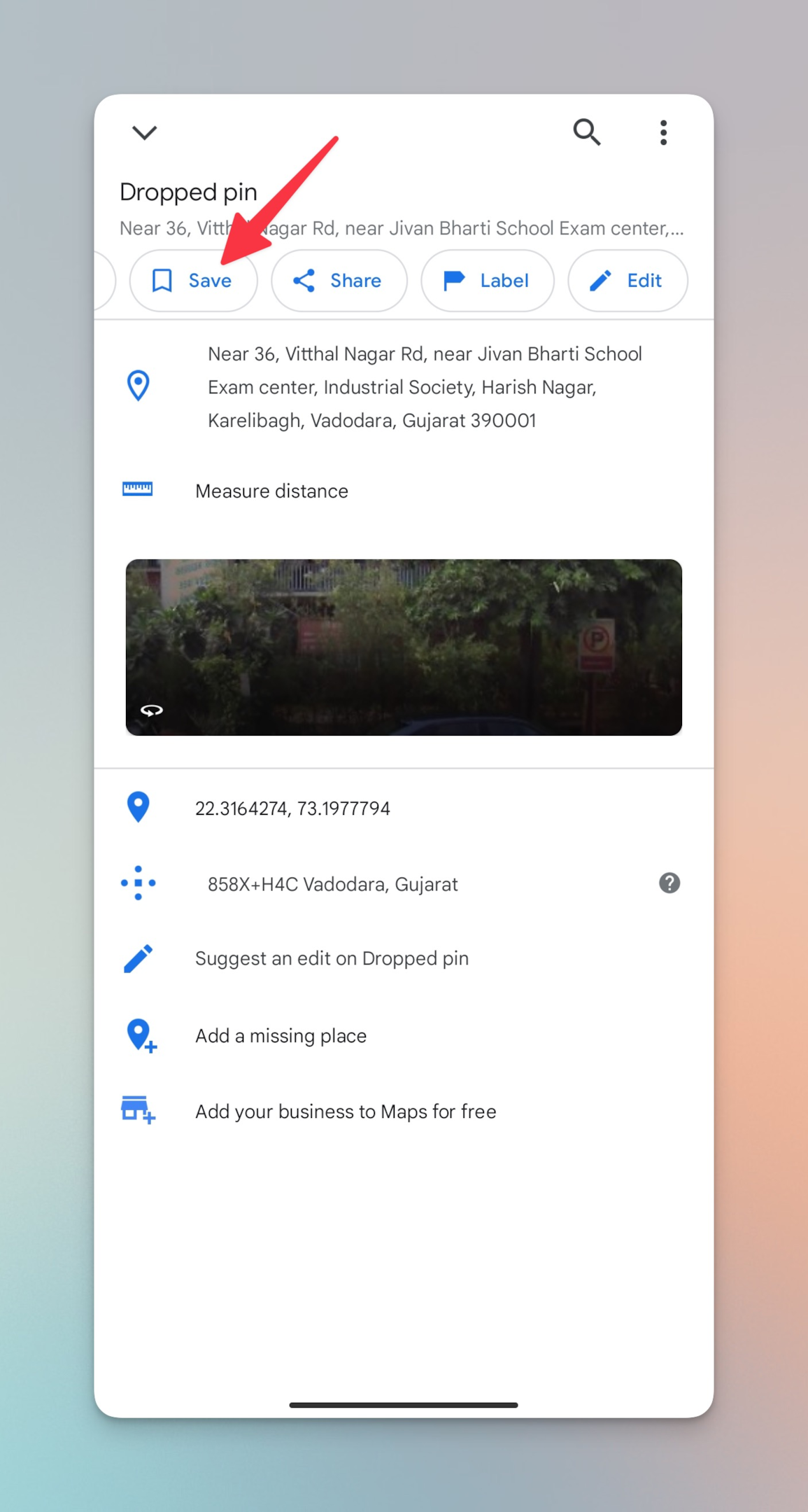 Remote.tools pointing to save button to save pinned locations on Google maps