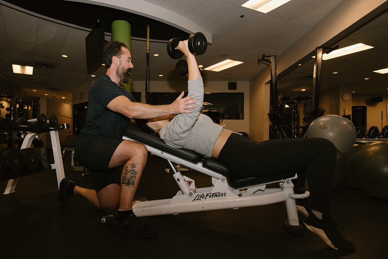 An image of a Vancouver personal trainer with a satisfied client, showcasing their positive reputation and reviews.