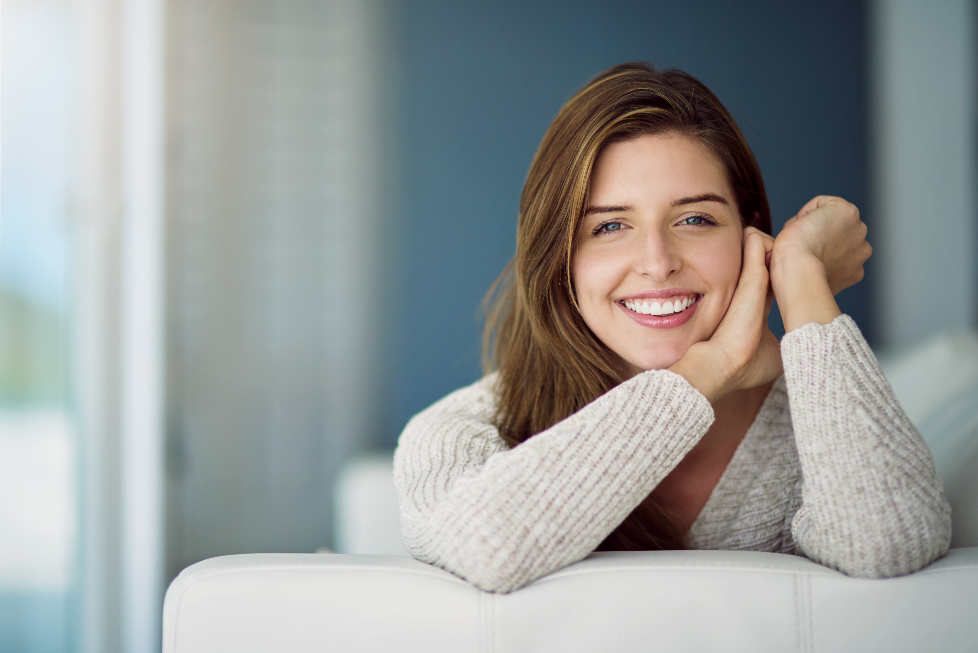 a smiling woman who had a broken tooth extracted