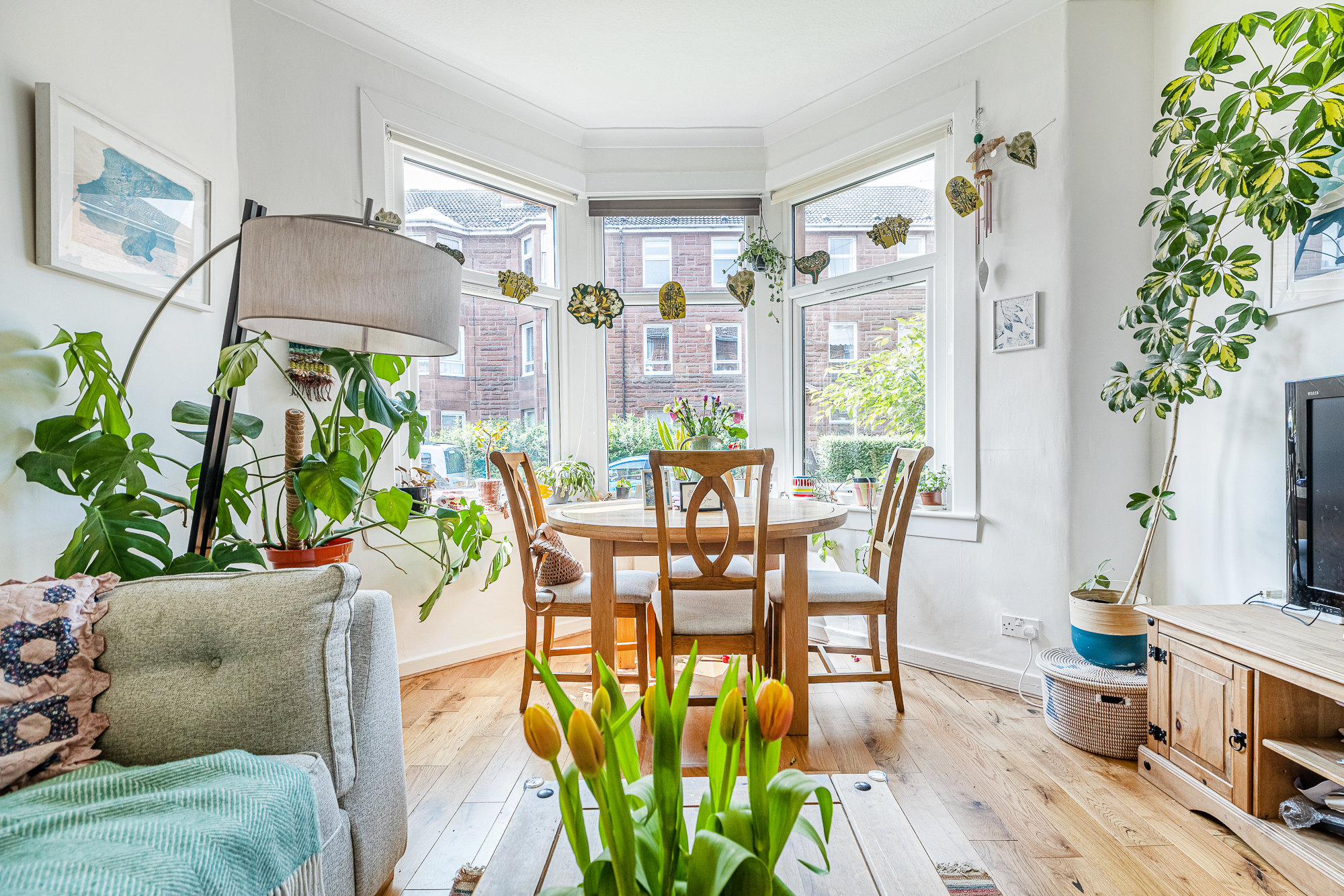 tenement flats for sale in Glasgow South with large bay windows 