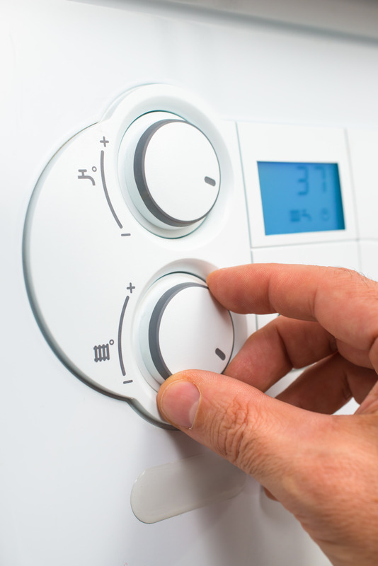 Einstellung der Wassertemperatur an einem Heizungsthermostat.
