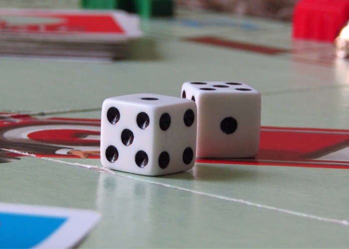 how to buy hotels in monopoly