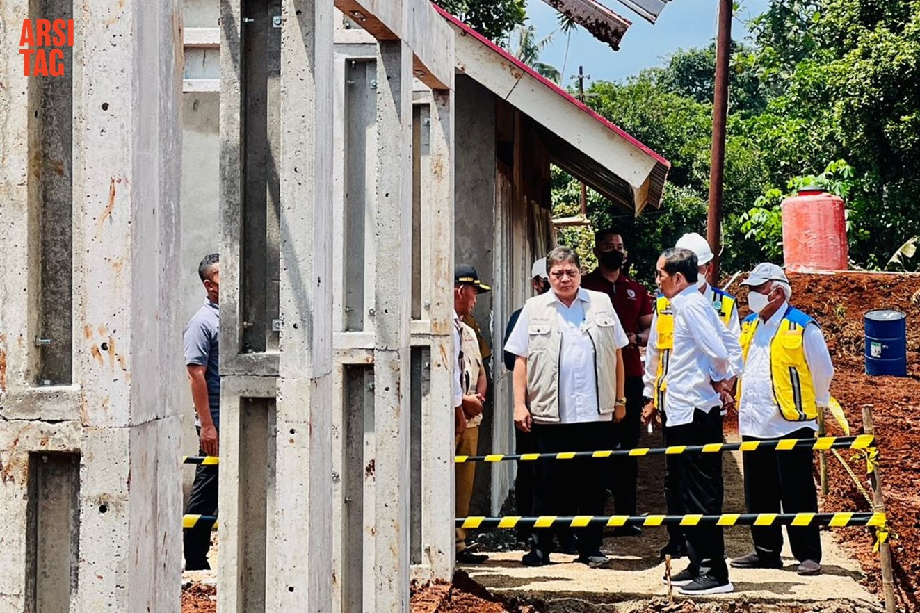 Presiden Jokowi meninjau pembangunan rumah tahan gempa via media berita Infopublik, all rights reserved