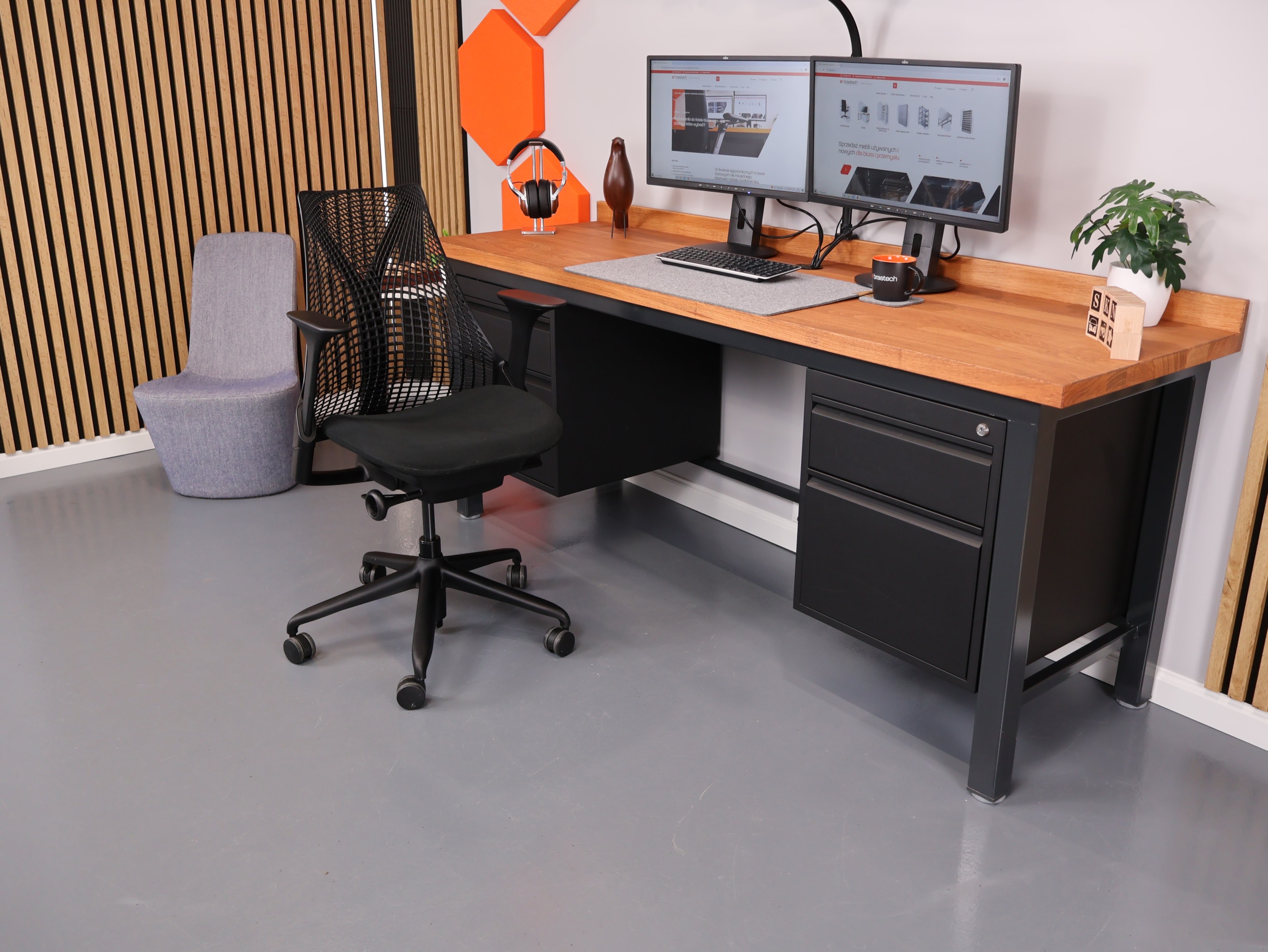 Jak dobrać wysokość biurka do wzrostu? Praktyczny poradnik ergonomii i komfortu pracy 9 Przykładowe stanowisko pracy. Źródło: Brastech