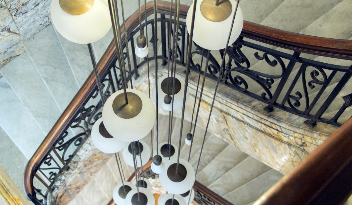Art deco interior design - long, hanging light fixtures in stair space