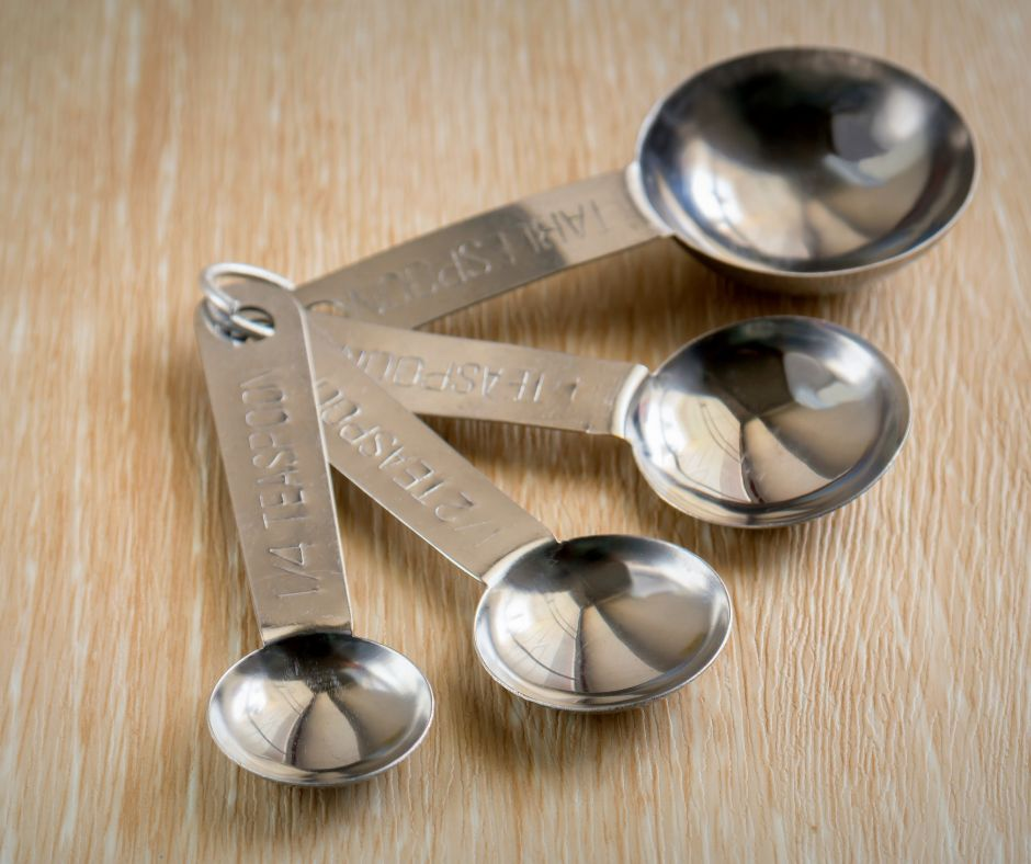 a set of measuring spoons