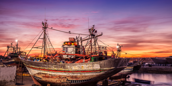 Port de pêche et port de commerce à Essaouira ville du Maroc et destination pour voir le coucher de soleil