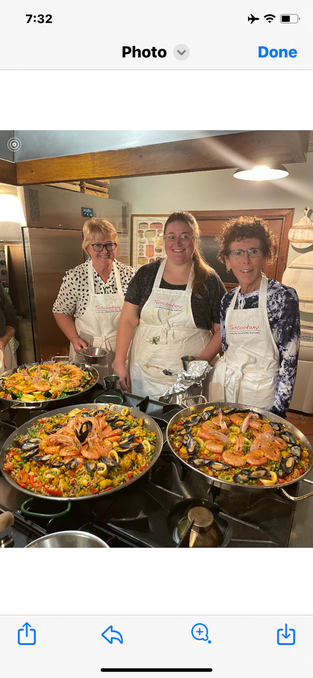 Tuscookany Cooking Class in Italy-YEP THAT IS ME ON THE LEFT!