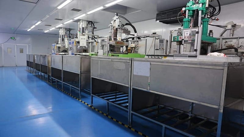 Silicone injection molding is a commonly used method for molding rubber.