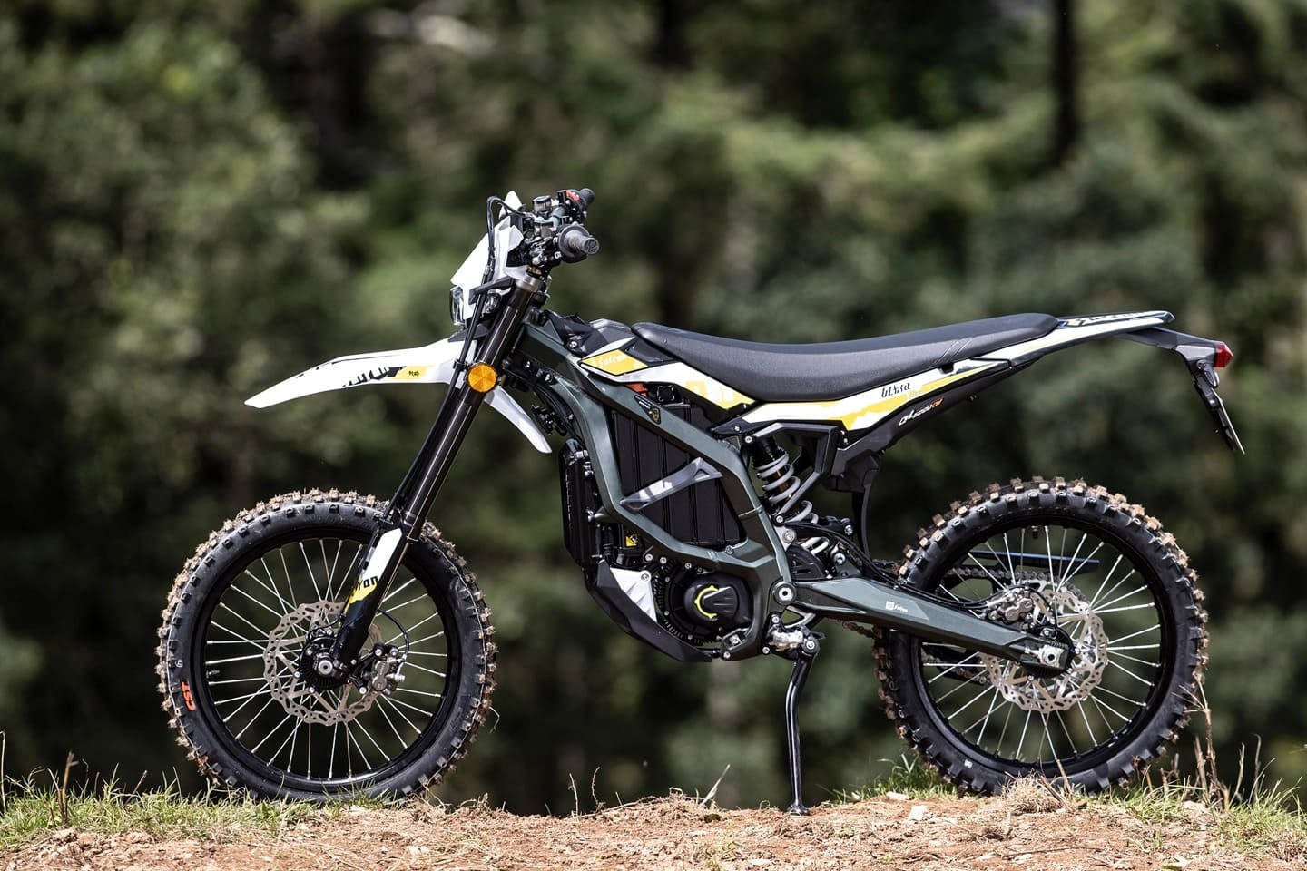 wypozyczalnia-motocykli-elektrycznych-surron-ultra-bee