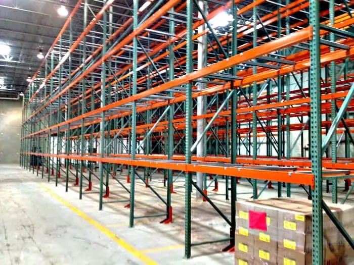 "Empty industrial pallet racking system in a warehouse, ready for pallet storage and efficient inventory organization in a logistics facility"