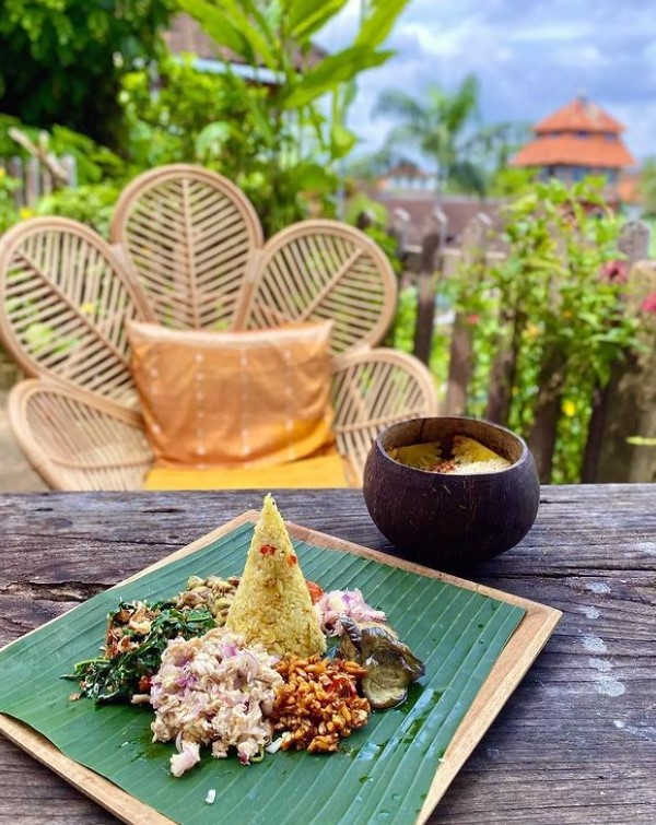best ubud restaurants with spicy tuna roll