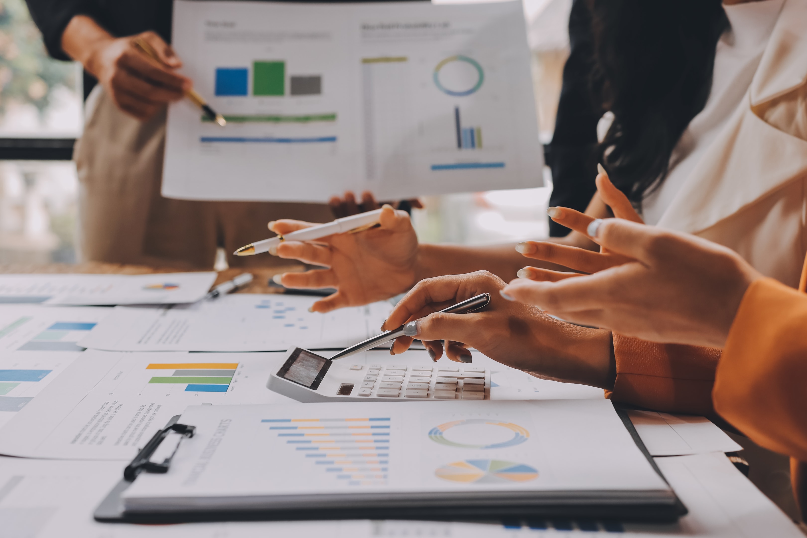 zespół analizujący, jak działa wybrany system marketing automation 