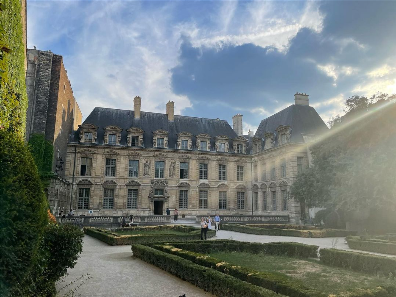 hotel de sully in le marais paris